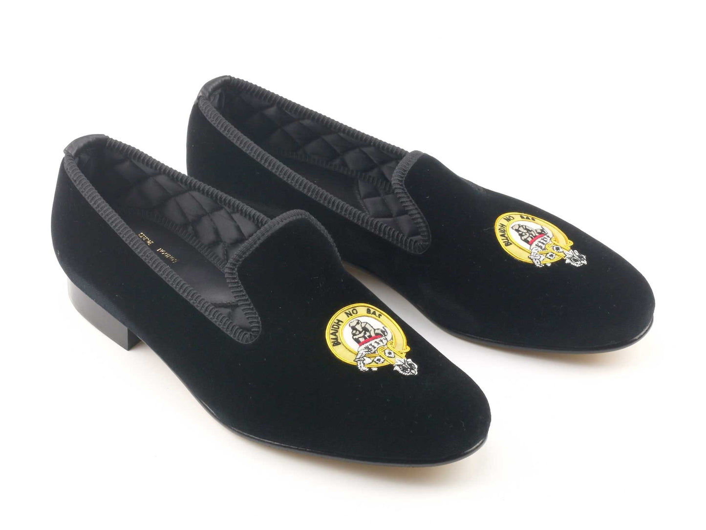 Mens McNeill Clan Crest Black Velvet Slipper - UK 8.5