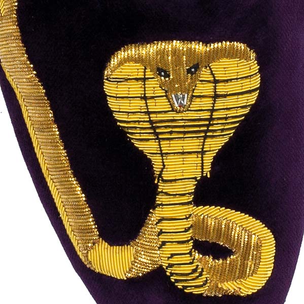 Cobra Motif Embroidered Velvet Slipper Close-up