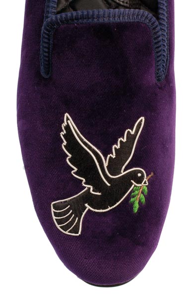 Peace Motif Embroidered Velvet Slipper Close